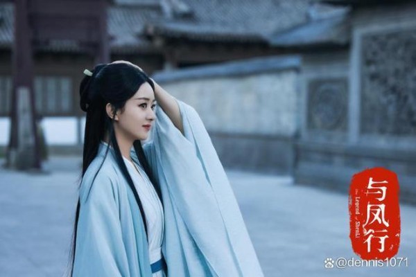 赵丽颖豪车内比心，新剧《与凤行》引发关注热潮