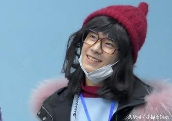 8位当红男星换上装时，王俊凯御姐范十足，易烊千玺让网友笑喷！