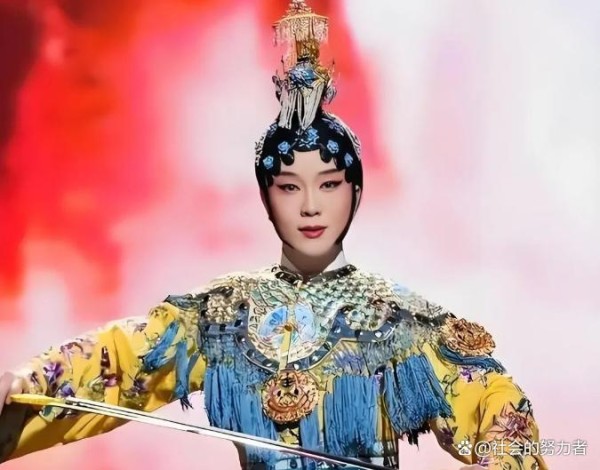 七位“男扮女装”的明星，看一下有哪位可以超过李玉刚