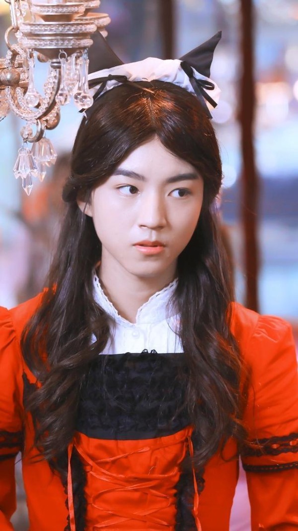 明星男扮女装瞬间，易烊千玺比女生更美？小猪女装搞笑又辣眼睛