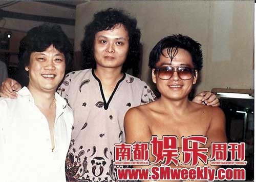 图为高凌风(右一)与好兄弟倪敏然(左一)合影