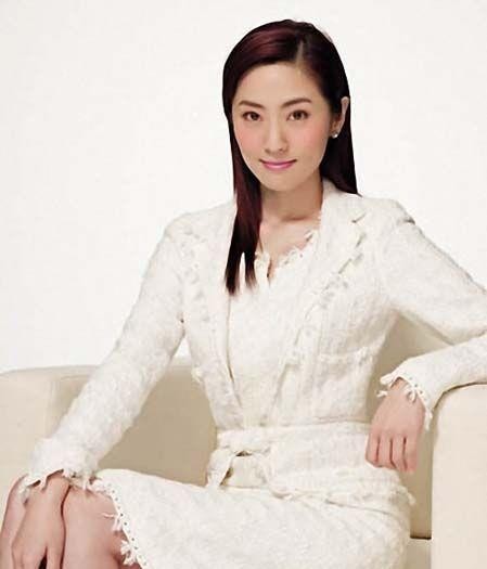 曾是一名小演员，却攀上了娱乐圈大佬，如今已成功转型女商人！