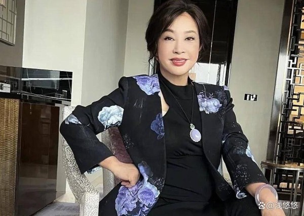 蔡明节目爆料引热议，刘晓庆往事再掀波澜，明星隐私边界何在？