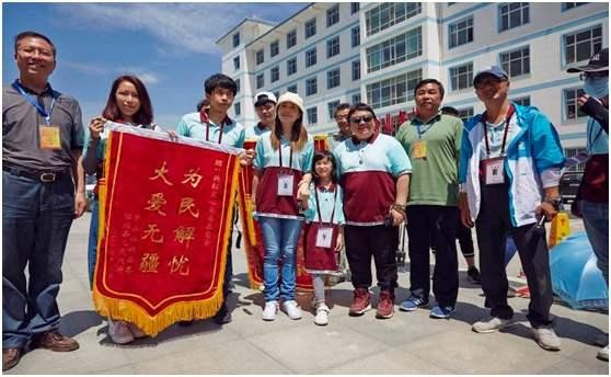 那些真心做公益的明星，从来都不做作，只是低调做公益