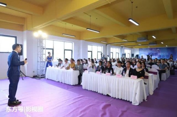 陈霆聪还不到半年又成就了影视圈总部，他经常说我的梦想不是梦