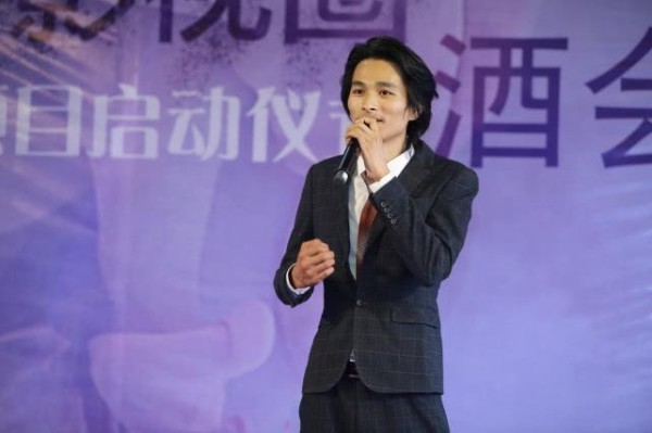 陈霆聪还不到半年又成就了影视圈总部，他经常说我的梦想不是梦