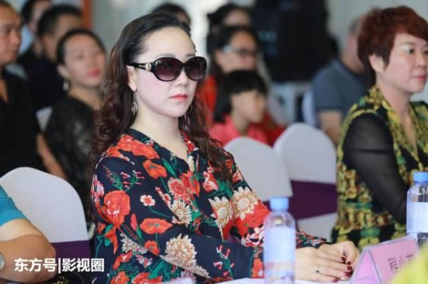 陈霆聪还不到半年又成就了影视圈总部，他经常说我的梦想不是梦