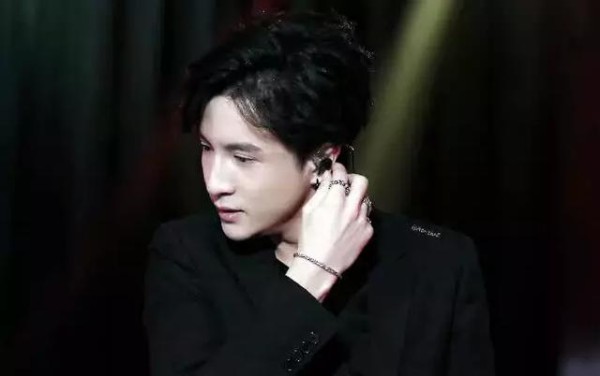 《偶像音乐榜》要爆了，张艺兴搭档易烊千玺，想不火都难