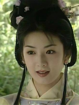 黄奕演绎的李玉湖既灵动又明媚,这样的傻白甜女主才真正是观众喜爱的呢!