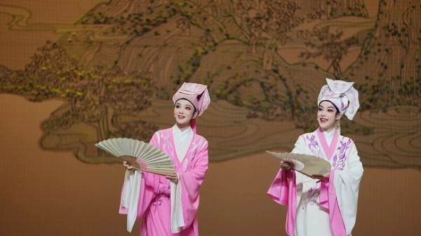 越剧女小生成“顶流” 深圳粉丝联手专业音乐制作人创作热门国风歌曲推广越剧