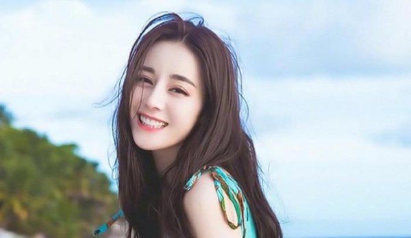 四位当红小花旦，目前人气最高的是迪丽热巴，但演技最好的是杨紫