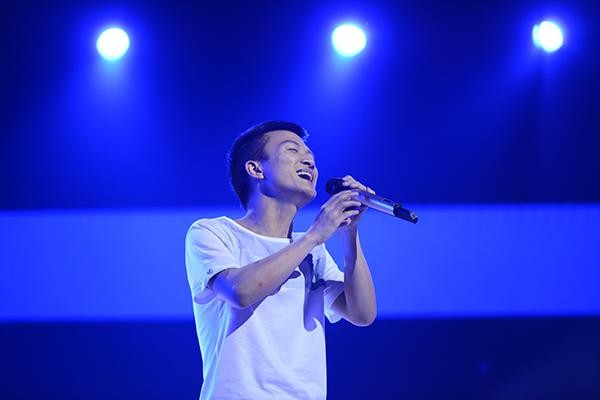 周深曝弃医从乐有原因：被老师欺负每天背干尸