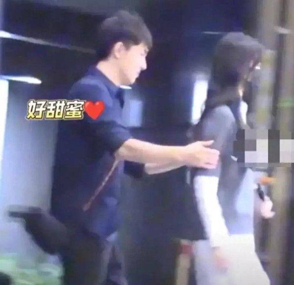笑岔了！曝林更新和女友生活视频！拉门提包，密恋2年，女方参加过创造营