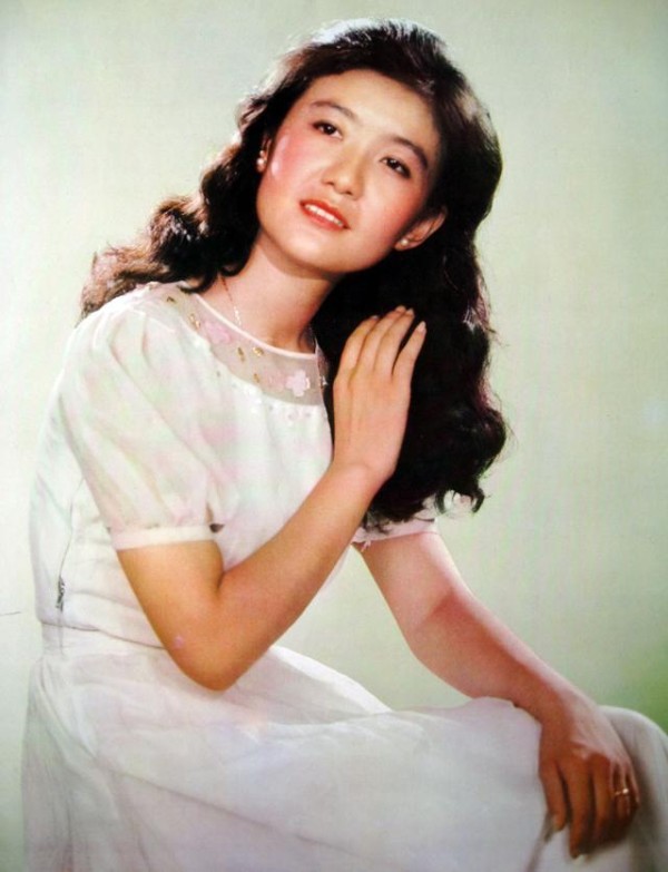 主持中的花魁，李小玢誉为“中国最佳女司仪”事业巅峰期结婚生子
