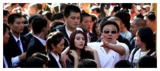 娱乐圈里有哪些明星出行阵势大？
