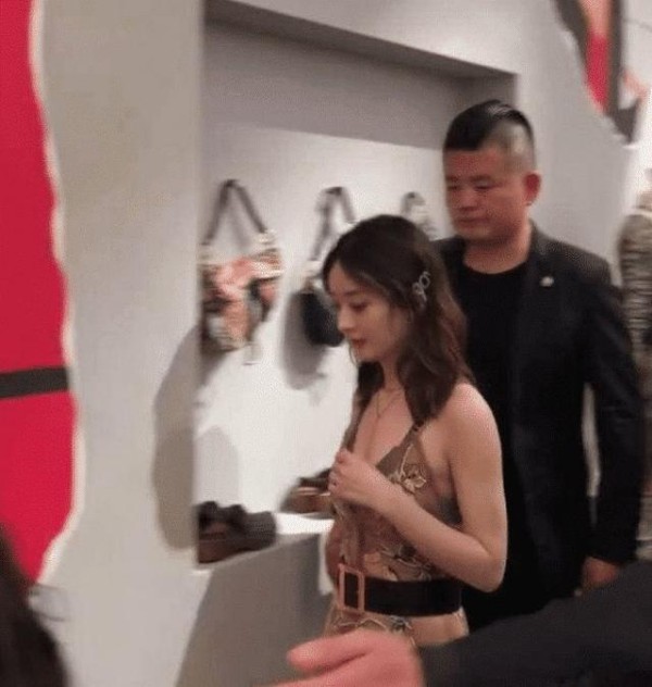 她是胡歌最“牛”的粉丝，为了追胡歌，却把自己追成一线大明星