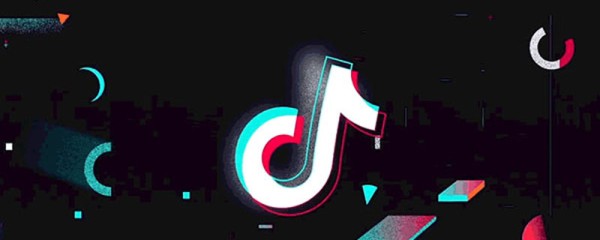“一批”梗的含义与起源：网络热词背后的文化现象解析