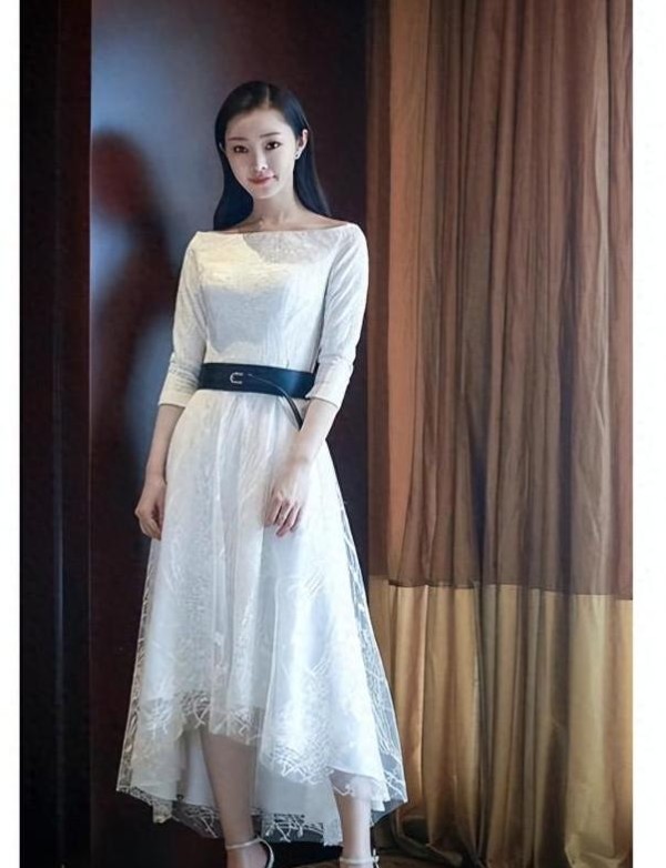 “宋轶新加坡家庭团聚：嫂子曝光亲子合照，母亲气质惊艳！”