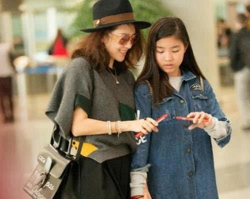 娱乐圈手段最高的后妈，为让继子女屈服孝顺，连书都不准孩子念