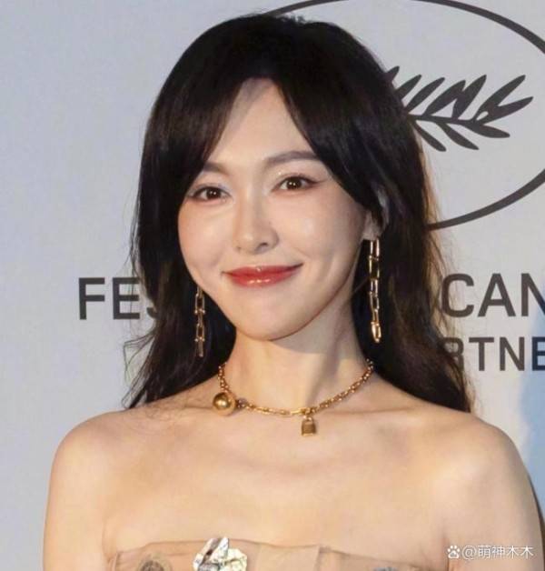 唐嫣高圆圆戛纳G社生图 苹果肌引发热议