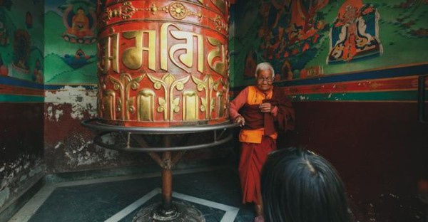 明星公关危机管理:如何及时有效地处理危机并缓解公众不安情绪