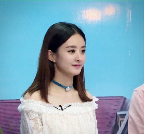 从杨幂和热巴的直播截图告诉你, 明星脸和网红脸的差距