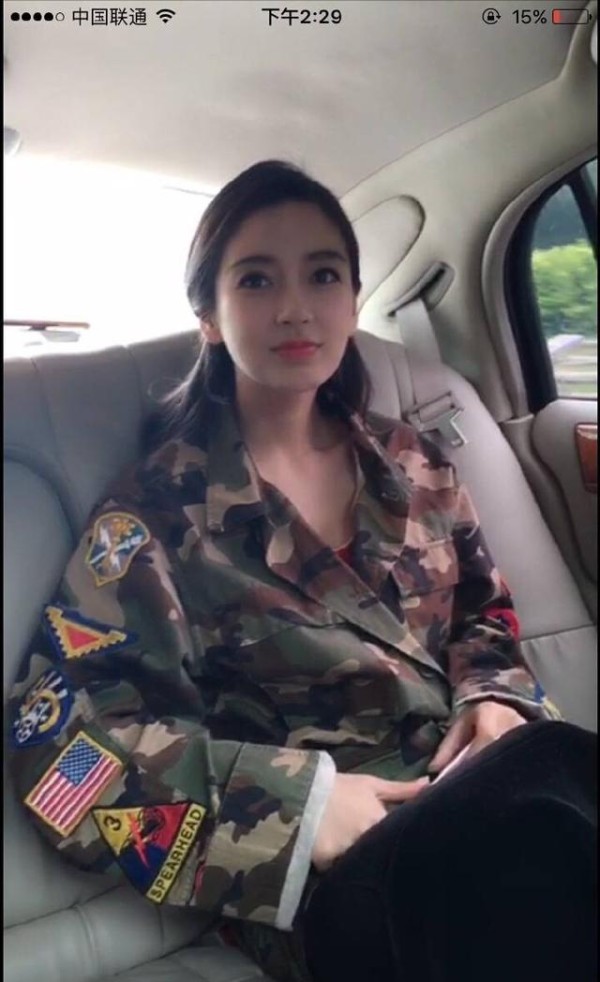 从杨幂和热巴的直播截图告诉你, 明星脸和网红脸的差距