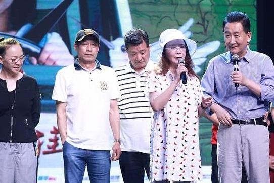 厉害了，梁天新戏宋丹丹蔡明同台捧场，连朱时茂张国立都来了