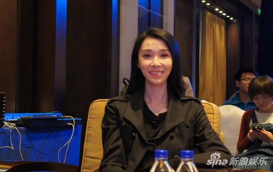 陈丽娜现身发布会