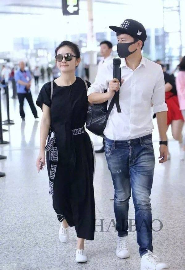 明星情侣机场街拍：张杰太豪放，杨幂夫妻最般配，最后一对似姐妹