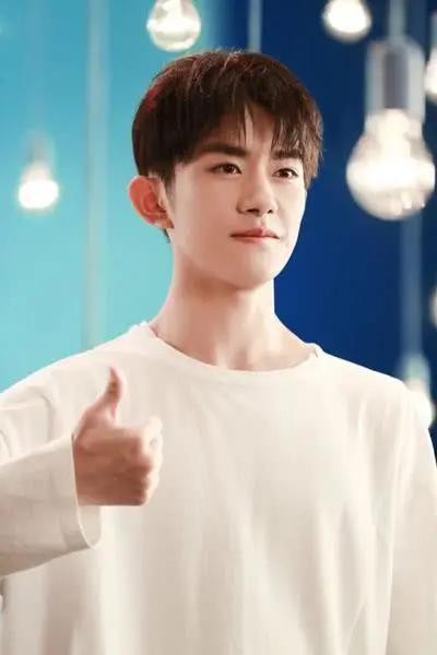 明星新增代言人气指数：肖战上榜易烊千玺拿下席位，女星一人上榜