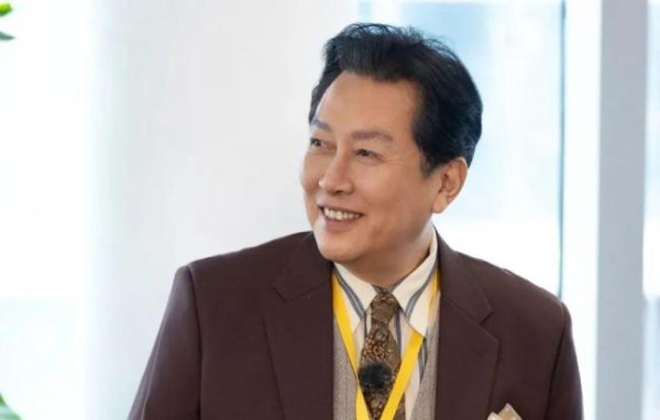 唐国强对上刘晓庆，综艺市场迎来救星？