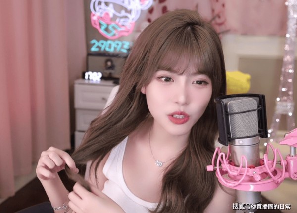 周淑怡停播后因李小璐上热搜，网友在其评论区刷屏：认识周淑怡不