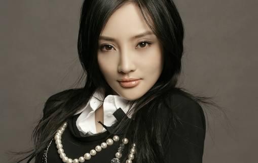 李小璐“夜宿门”事件始末和PGone亲密照曝光 贾乃亮删光老婆微博