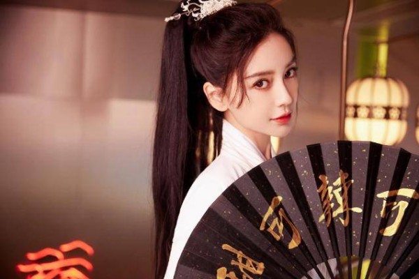 杨颖和黄晓明为什么离的婚 杨颖和黄晓明离婚婚变分手的原因是什么