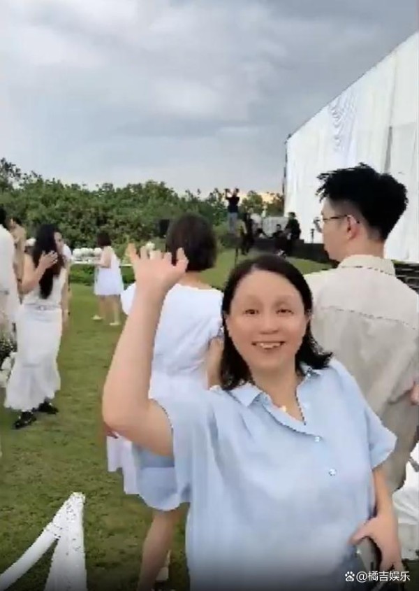 赵磊婚礼花了一两百万 哇唧唧哇家族情深