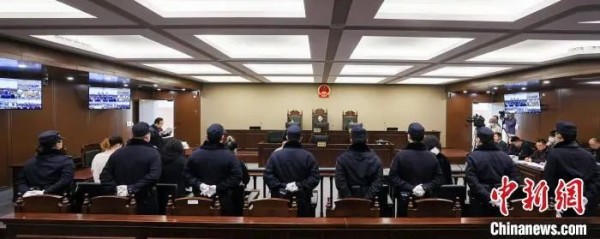 2024年2月，上海市静安区人民法院开庭审理假冒演员“靳东”诈骗案。上海市静安区人民法院供图