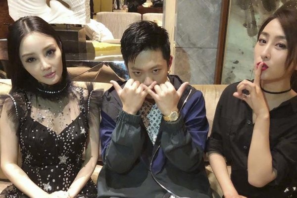 李小璐夜宿门是什么时候 发文其实是在说自己出轨是无奈