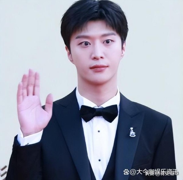 金鸡奖幕后，那些未被聚光灯捕捉的微妙瞬间