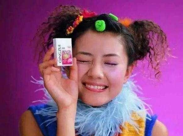 拍过搞笑广告图的明星：11个杨洋姿势很魔性，赵丽颖有四种肤色