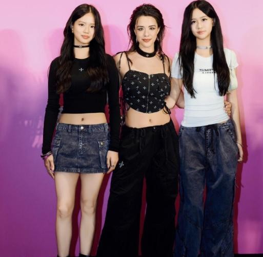 贾静雯女儿与钟丽缇女儿同框：星二代绽放的别样光彩