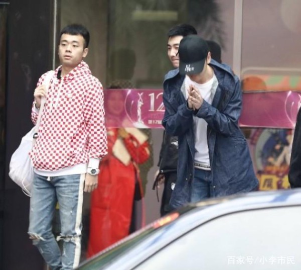 张云雷多么火？一向是娱乐风向标的电视台，邀请他上节目！