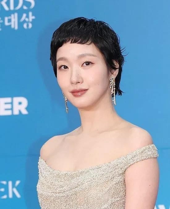 韩国百想大赏红毯，宋慧乔淡雅、玄彬发腮了，张娜拉大变样