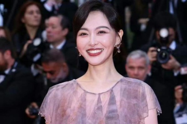 戛纳红毯出圈造型 中国女星闪耀瞬间