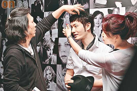 黄晓明邀请Angelababy演MV亲密接触8小时(图)
