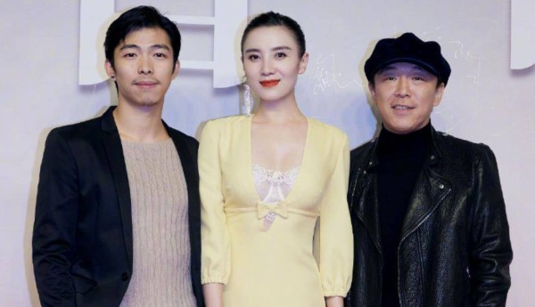 《风平浪静》首映礼，章宇<a style='color:#f10404;' href='https://www.mingxing.cc/tags-324.html ' target='_blank'>宋佳</a>贴耳杀太甜，但被<a style='color:#f10404;' href='https://www.mingxing.cc/tags-324.html ' target='_blank'>宋佳</a>的气质吸引了