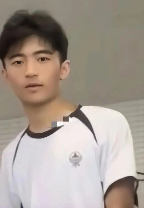 谢振轩近照曝光：星二代风采初现