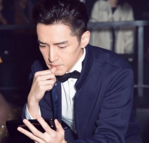 更新动态，胡歌新片下周上映，网友：期待话剧《如梦之梦》
