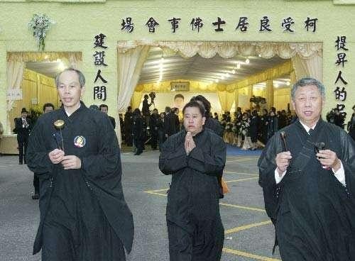 被誉为亚洲第一飞人，刘德华尊称他为大哥，葬礼上两百位明星送行