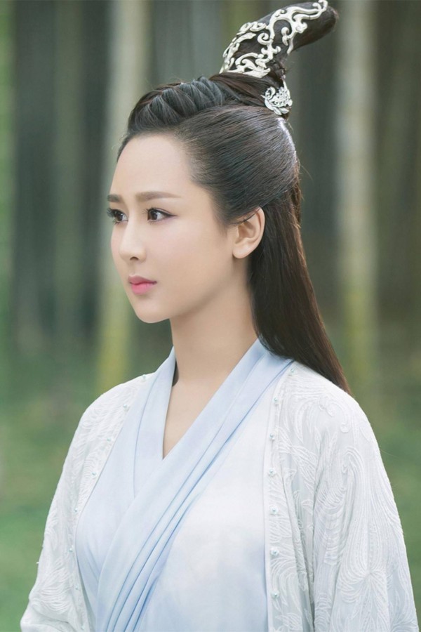 如何客观评价杨紫的长相,为什么老有人说杨紫不漂亮给人感觉很土